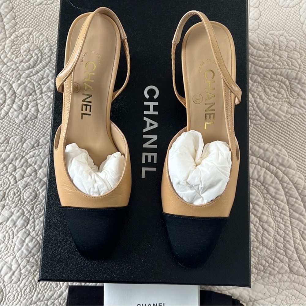 Chanel Women's Tan and Black Slingback Shoes